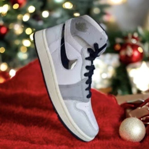 JordanAir Jordan 1 Zoom CMFT 2. Women's Size 7.5. Original new with box. Color - Picture 4 of 15
